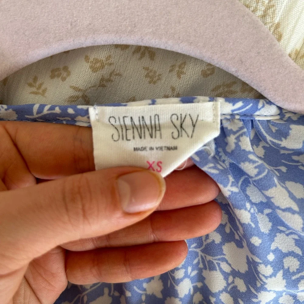 Spring blouse - Picture 3 of 3